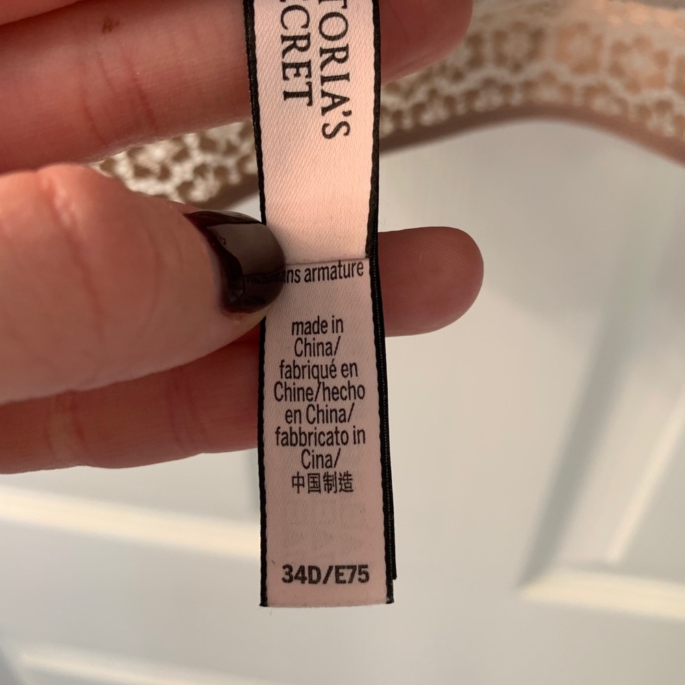 Bras - Picture 6 of 9